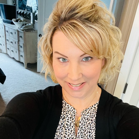 Meet your Posher, Greta - Picture 2 of 2